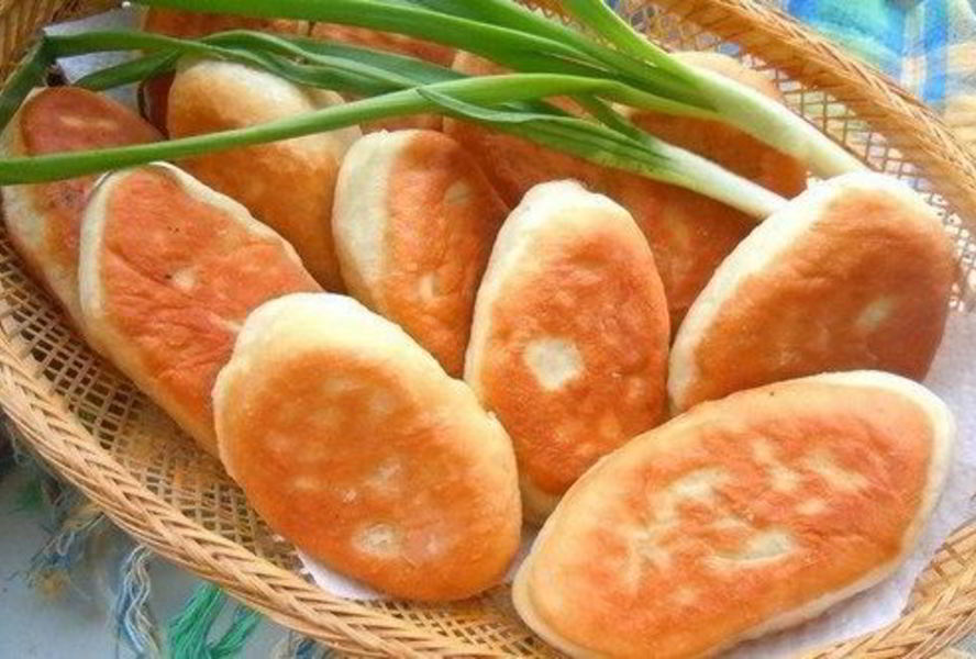 Жареные пирожки с куриной грудкой