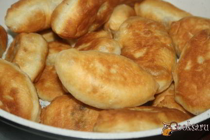 Жареные пирожки с квашеной капустой