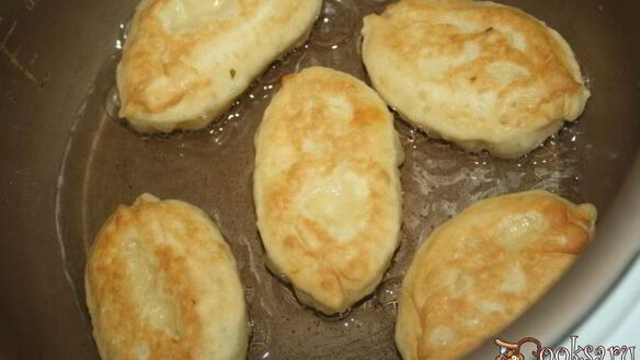 ШАГ 10. жареные пирожки с квашеной капустой