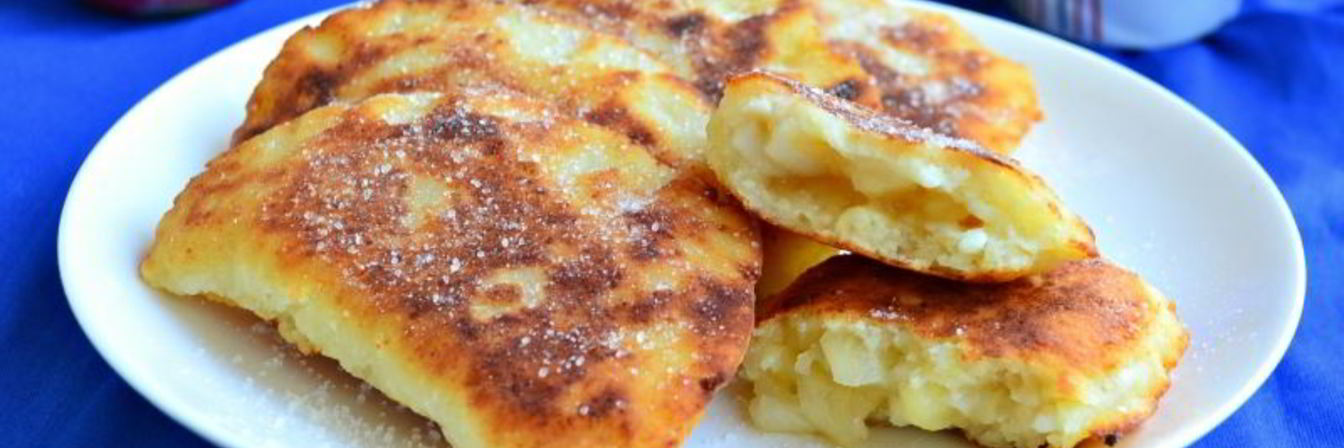 Жареные творожные пирожки с яблоками