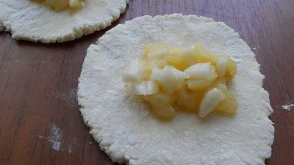 ШАГ 7. жареные творожные пирожки с яблоками