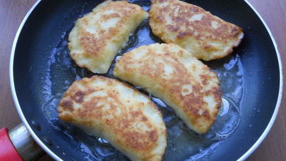 ШАГ 9. жареные творожные пирожки с яблоками