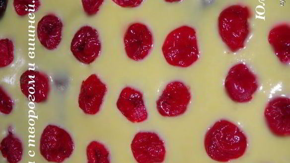 ШАГ 4. брауни с творогом и вишней