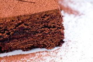 Брауни с вишней и лавандой