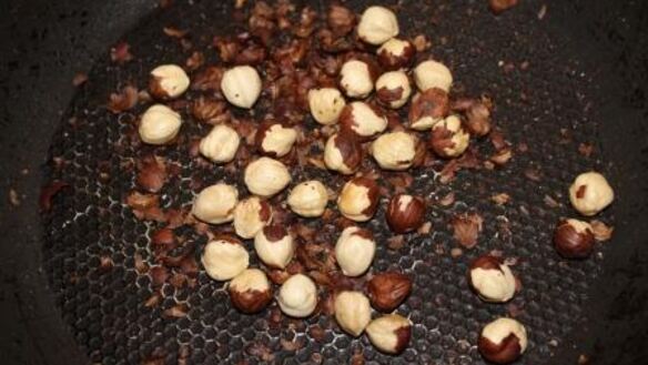 ШАГ 3. нежное песочное пирожное с вишней и фундуком