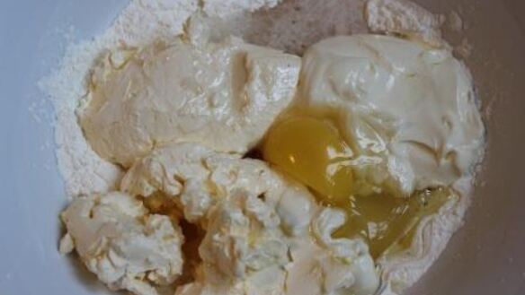 ШАГ 4. нежное песочное пирожное с вишней и фундуком