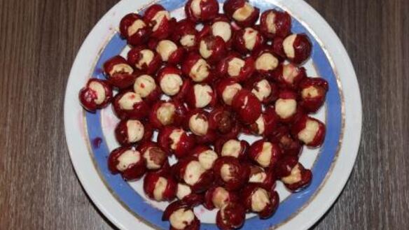 ШАГ 6. нежное песочное пирожное с вишней и фундуком