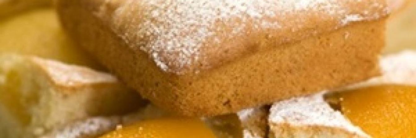 Персиково-миндальное пирожное