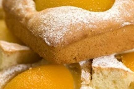 Персиково-миндальное пирожное