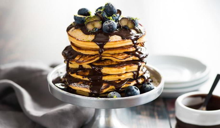 Рецепт пирожное из блинчиков с черникой и шоколадом