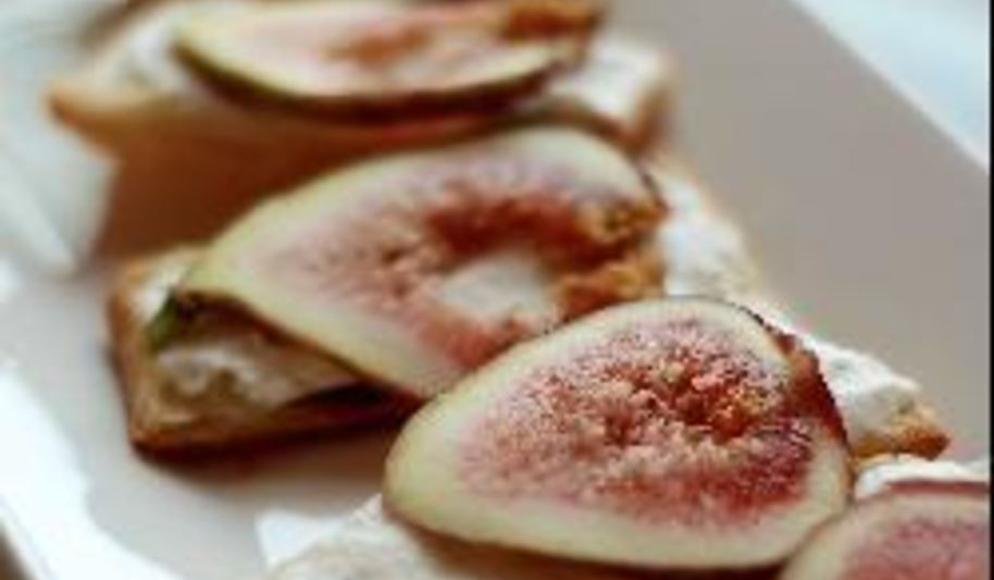 Рецепт пирожное из слоеного теста с маскарпоне и инжиром