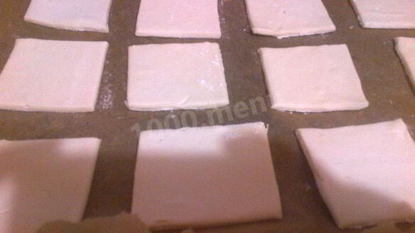 ШАГ 3. пирожные из слоеного теста с масляным кремом на сгущенном молоке