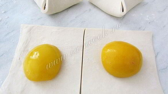 ШАГ 5. пирожные из слоеного теста с персиками