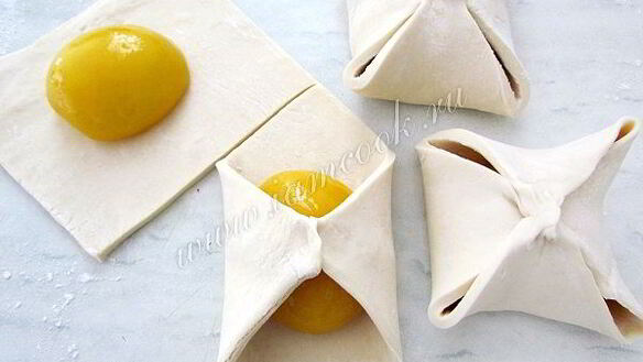 ШАГ 6. пирожные из слоеного теста с персиками