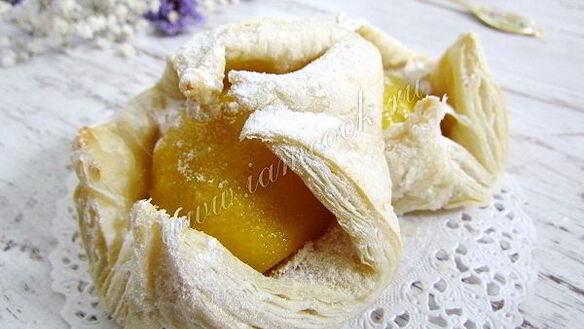 ШАГ 10. пирожные из слоеного теста с персиками