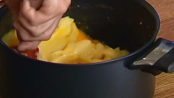 ШАГ 4. пирожные шу с миндальными хлопьями