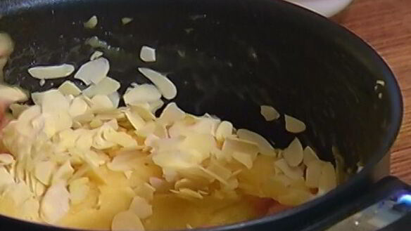 ШАГ 5. пирожные шу с миндальными хлопьями