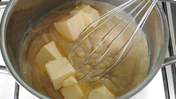 ШАГ 13. пирожные шу с тестом кракелин, заварным кремом дипломат и свежей малиной