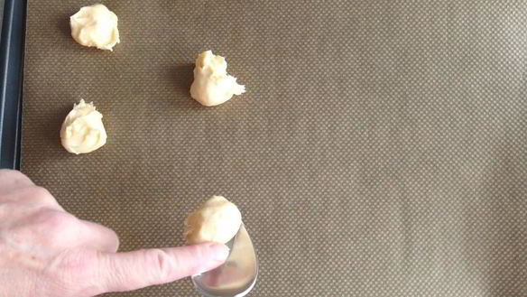 ШАГ 17. пирожные шу с тестом кракелин, заварным кремом дипломат и свежей малиной