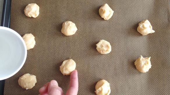 ШАГ 18. пирожные шу с тестом кракелин, заварным кремом дипломат и свежей малиной