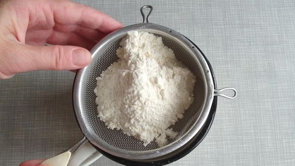 ШАГ 3. пирожные шу с тестом кракелин, заварным кремом дипломат и свежей малиной