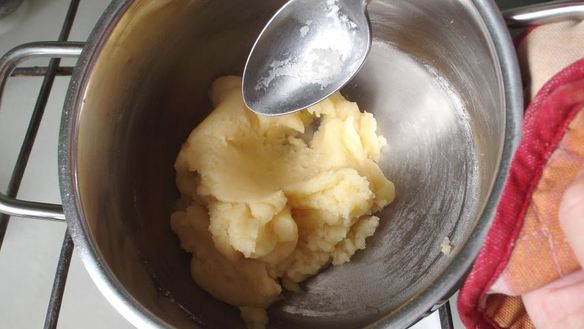 ШАГ 4. пирожные шу с тестом кракелин, заварным кремом дипломат и свежей малиной