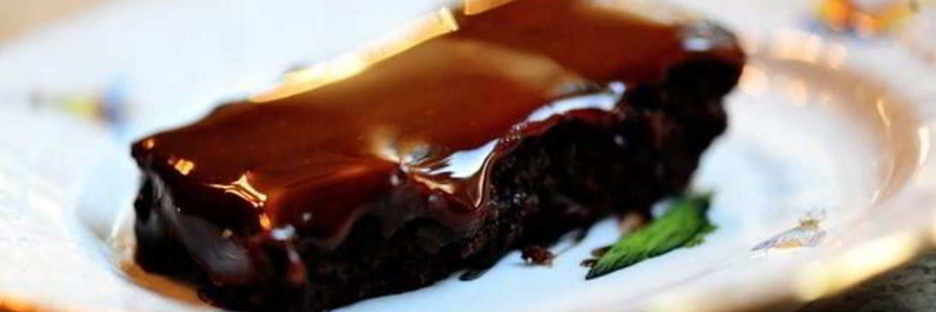 Шоколадные пирожные в глазури