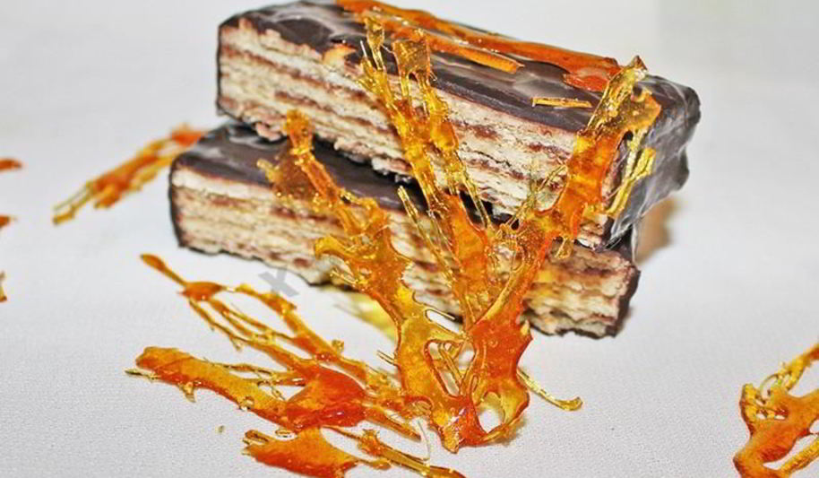 Рецепт украшения из карамели для тортов и пирожных