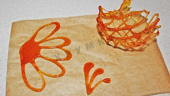 ШАГ 13. украшения из карамели для тортов и пирожных