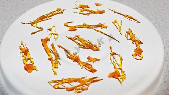 ШАГ 16. украшения из карамели для тортов и пирожных