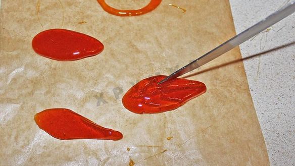 ШАГ 17. украшения из карамели для тортов и пирожных