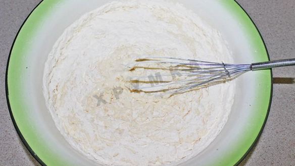 ШАГ 4. быстрая пицца на кефире без сметаны на сковороде