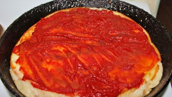 ШАГ 7. быстрая пицца на кефире без сметаны на сковороде