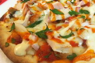 Домашняя пицца с курицей