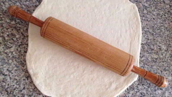 ШАГ 2. дрожжевая пицца с помидорами и курицей