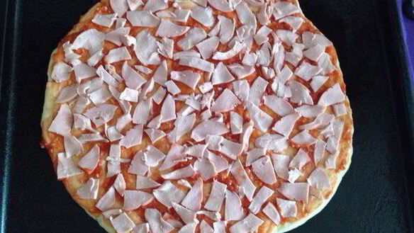 ШАГ 3. дрожжевая пицца с помидорами и курицей