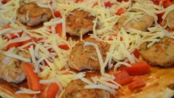 ШАГ 11. итальянская пицца с острыми куриными фрикадельками