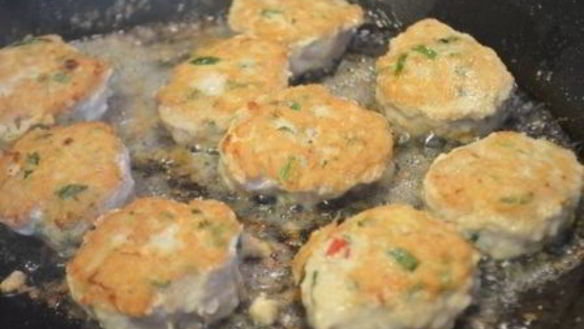 ШАГ 7. итальянская пицца с острыми куриными фрикадельками