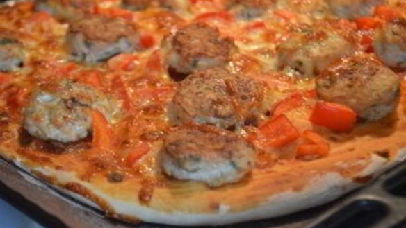 ШАГ 10. итальянская пицца с острыми куриными фрикадельками