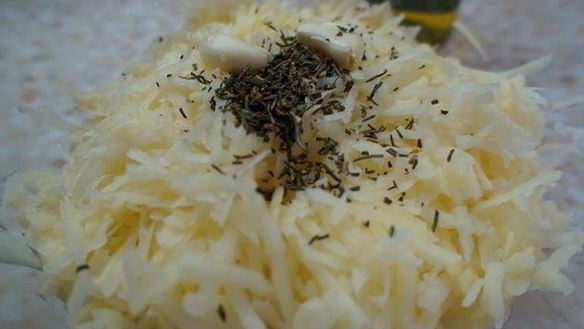 ШАГ 2. картофельная пицца с грибами и маслинами