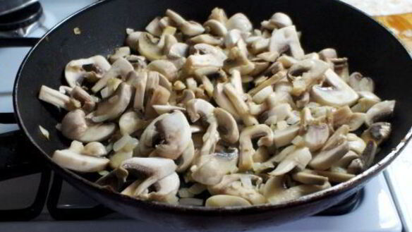 ШАГ 7. картофельная пицца с грибами и маслинами