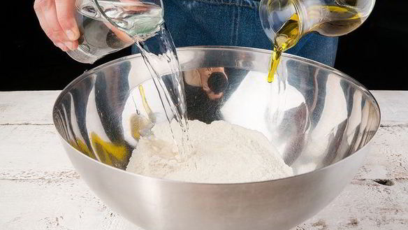 ШАГ 2. квадратная пицца с колбасой