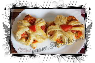 Мини-пиццы из слоеного теста