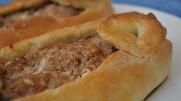 ШАГ 11. пиде — турецкая пицца с фаршем, фетой и помидорами