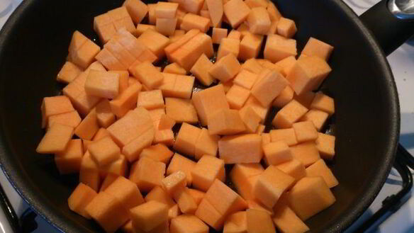 ШАГ 2. пицца из ржаной муки с тыквенным соусом и хамоном