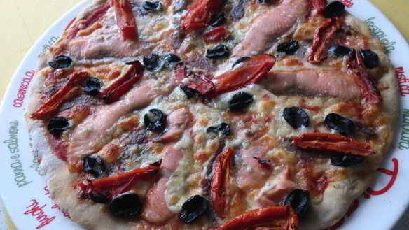 ШАГ 9. пицца из ржаной муки с тыквенным соусом и хамоном