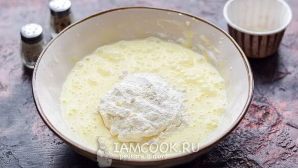 ШАГ 9. пицца из жидкого теста на сковороде