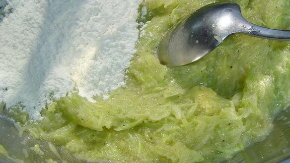 ШАГ 2. пицца на кабачковой основе