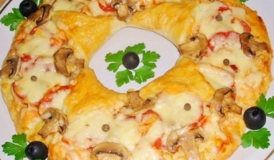 Рецепт пицца рождественский венок с соусом энчилада