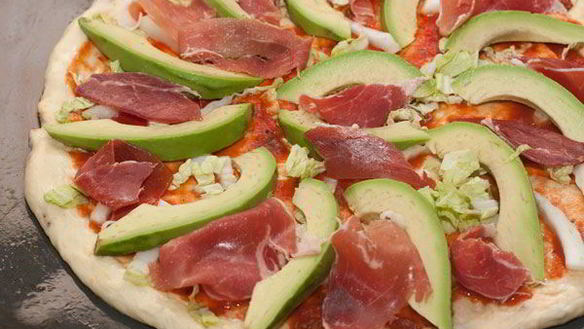 ШАГ 7. пицца с авокадо